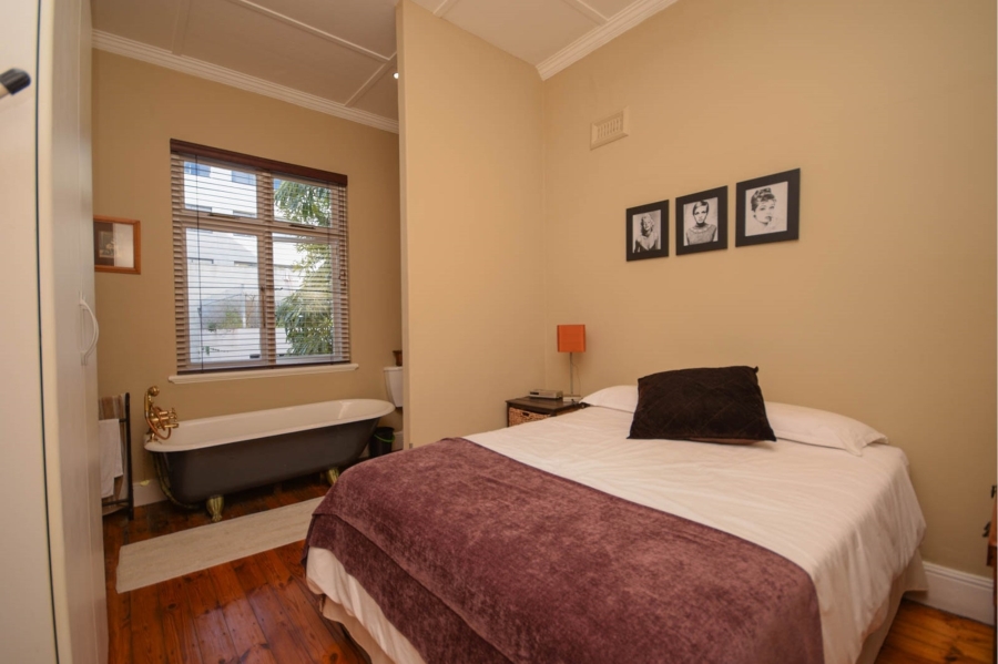 2 Bedroom Property for Sale in Sea Point Western Cape